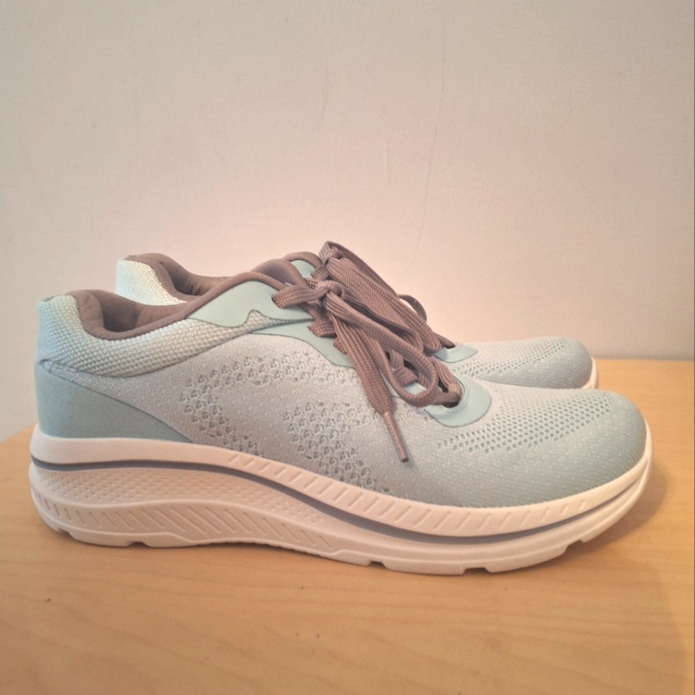 Easy Spirit Sepippa Women's Light Blue Athletic Shoes.
